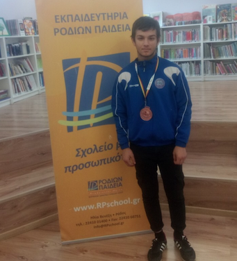 Ο Άγγελος-Μιχαήλ Φλαμπουριάρης, μαθητής των Εκπαιδευτηρίων «ΡΟΔΙΩΝ ΠΑΙΔΕΙΑ», κατέκτησε το χάλκινο μετάλλιο στο Παγκόσμιο Πρωτάθλημα JIU-JITSU