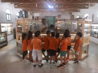 Οι «Γαρίδες», τα «Δελφίνια» και οι «Καρχαρίες» του Summer School επισκέφτηκαν το Μουσείο Παιχνιδιών