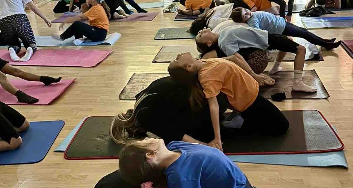 Partner Yoga για Γονείς και Μαθητές