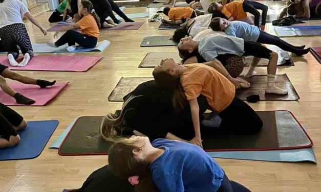 Partner Yoga για Γονείς και Μαθητές