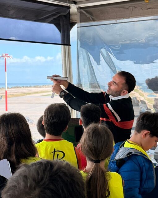 Μια «πτήση γνώσης» στον Πύργο Ελέγχου του Αεροδρομίου μας